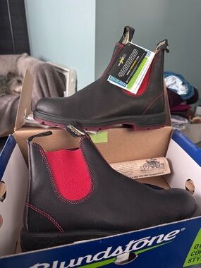 Blundstone Black Leather Chelsea Boots with Red Elastic Panels